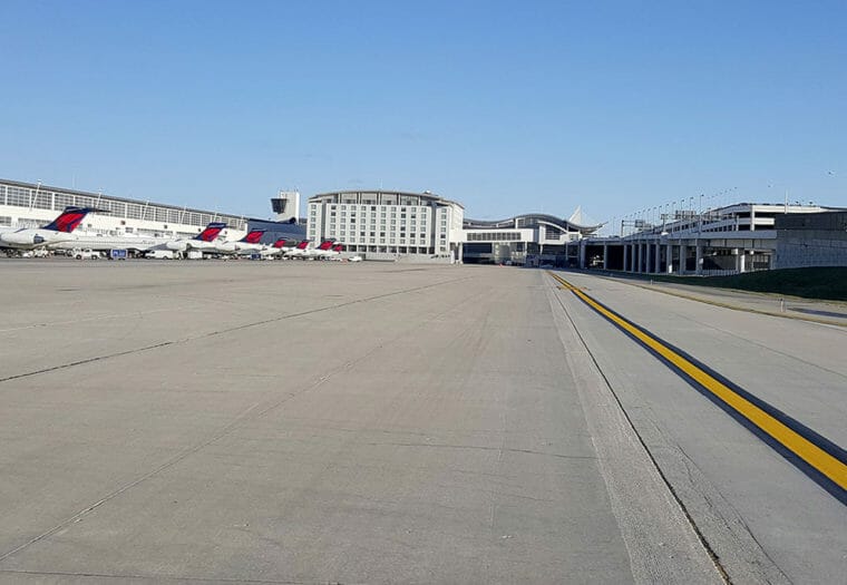 DTW Runway